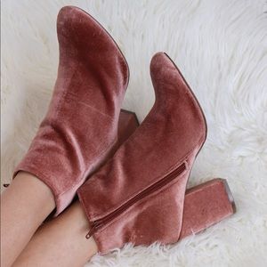 Steve Madden Pink Rose Gold Velvet Suede Heels
